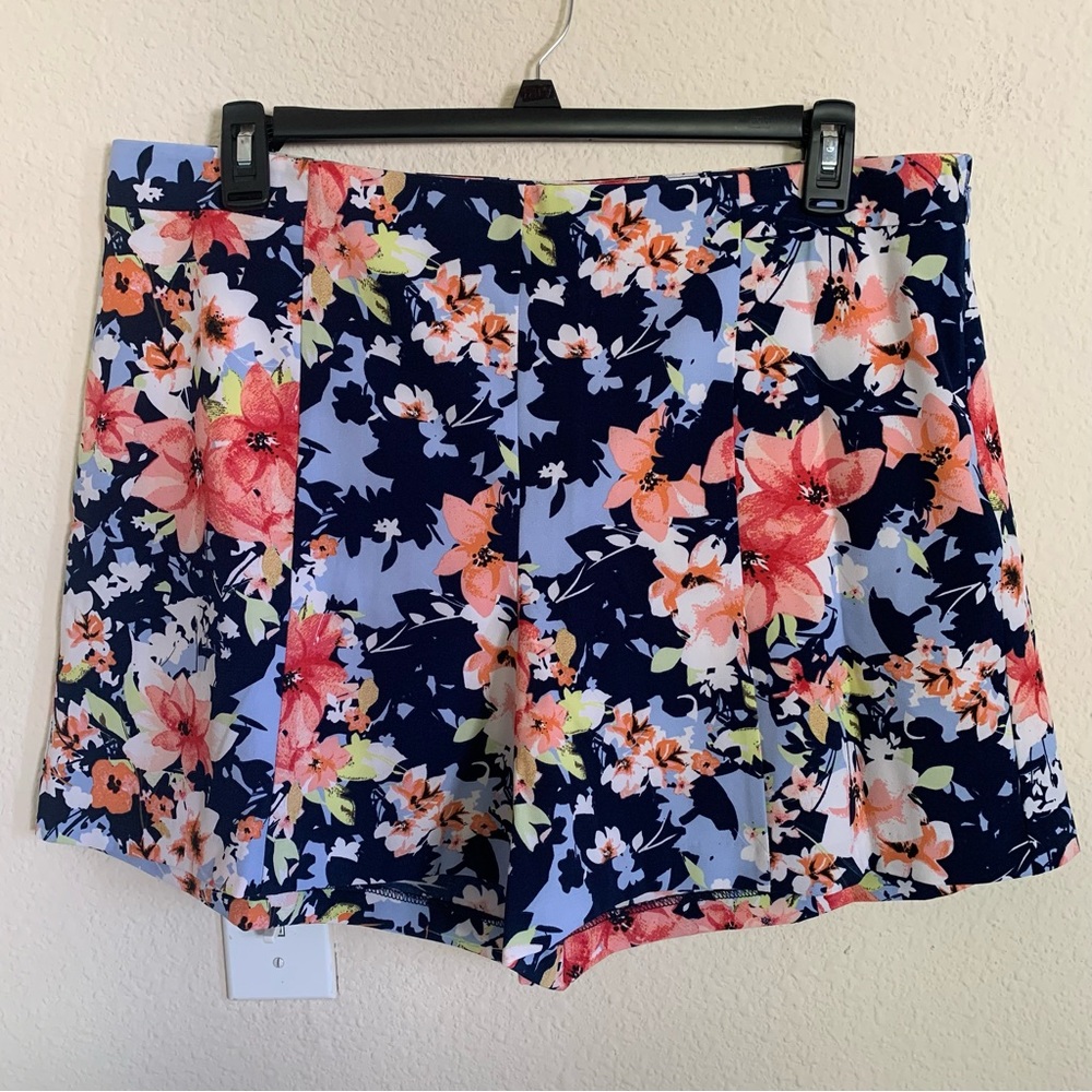 NWOT New York & Company Floral Shorts - Picture 1 of 11